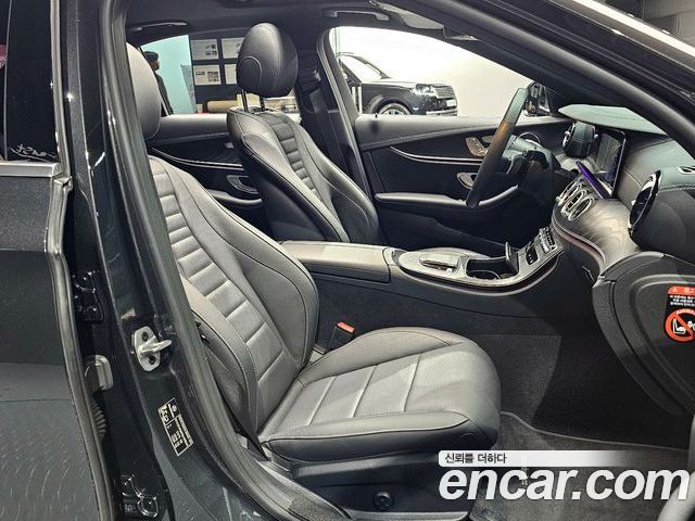 Mercedes-Benz E-Class 2023 — фото 10