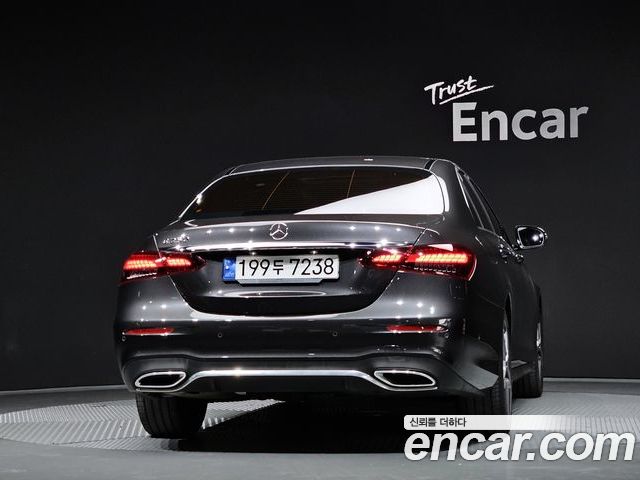 Mercedes-Benz E-Class 2023 — фото 4