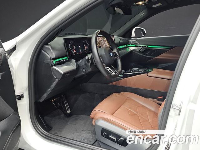 BMW 5 Series 2025 — фото 10