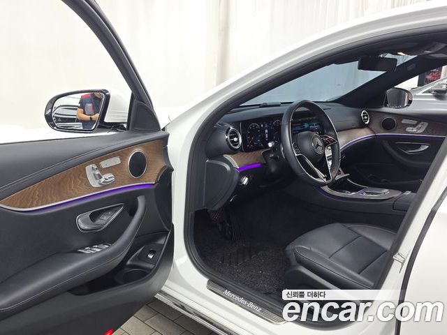 Mercedes-Benz E-Class 2023 — фото 10