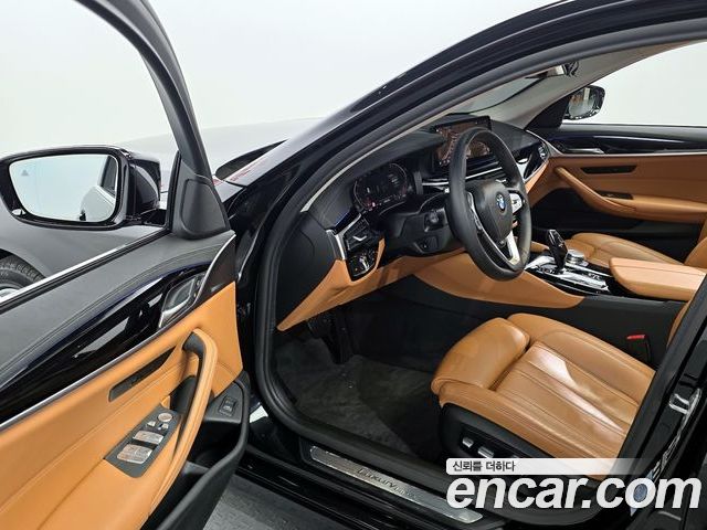 BMW 5 Series 2022 — фото 10