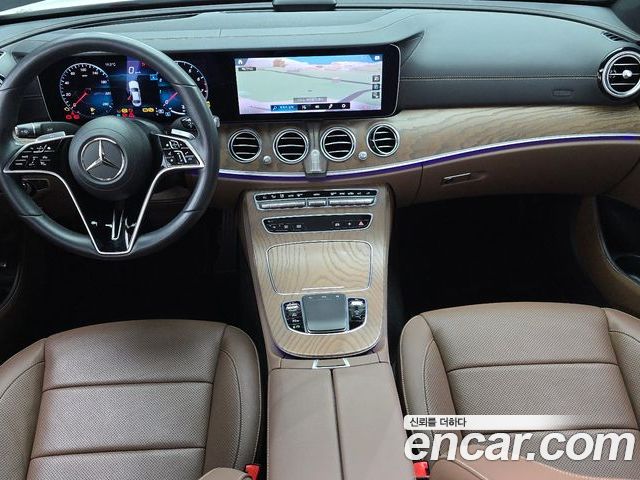 Mercedes-Benz E-Class 2022 — фото 10
