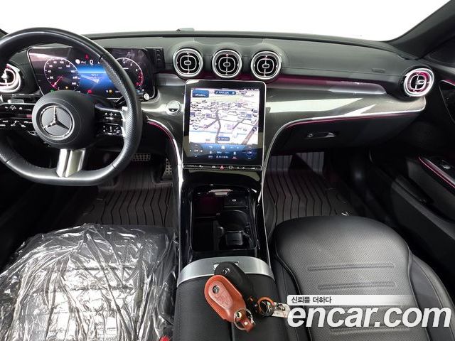 Mercedes-Benz C-Class 2024 — фото 10