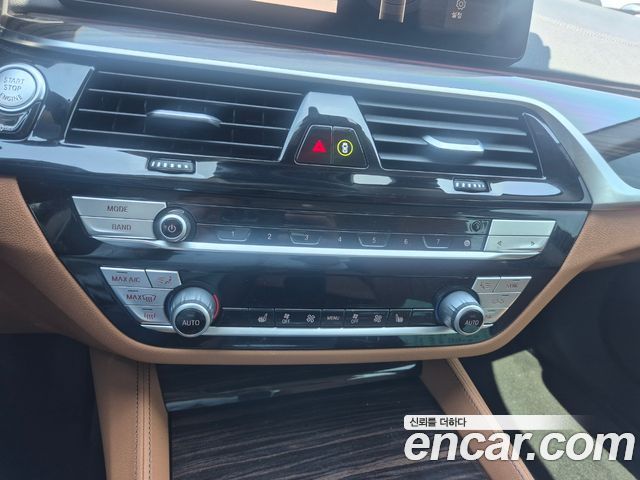 BMW 5 Series 2022 — фото 10