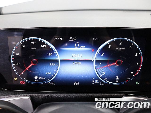 Mercedes-Benz GLB 2023 — фото 6