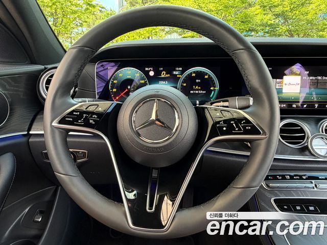 Mercedes-Benz E-Class 2023 — фото 10