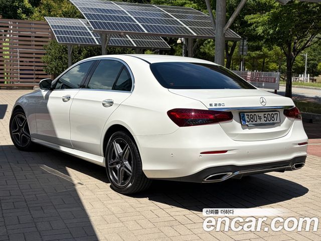 Mercedes-Benz E-Class 2023 — фото 4