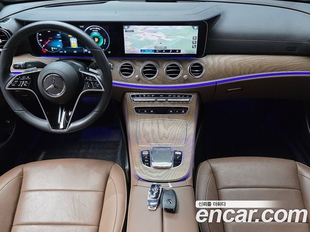 Mercedes-Benz E-Class 2022 — фото 10