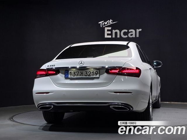 Mercedes-Benz E-Class 2022 — фото 4