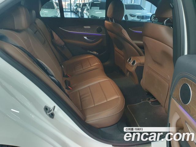 Mercedes-Benz E-Class 2023 — фото 10