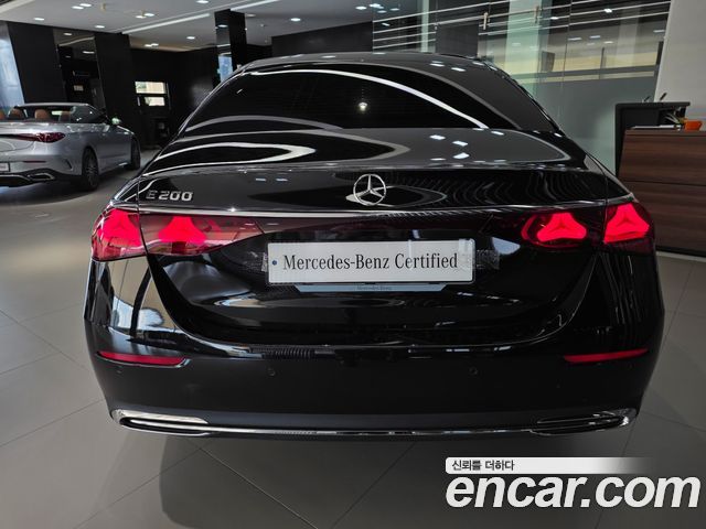 Mercedes-Benz E-Class 2025 — фото 4