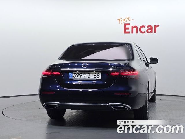 Mercedes-Benz E-Class 2022 — фото 4