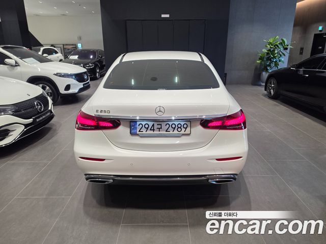 Mercedes-Benz E-Class 2023 — фото 4