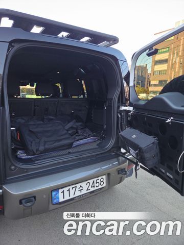 Land Rover Defender 2023 — фото 10