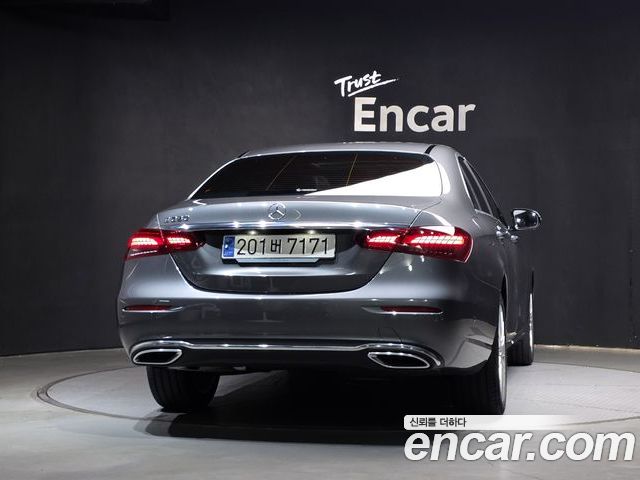 Mercedes-Benz E-Class 2023 — фото 4