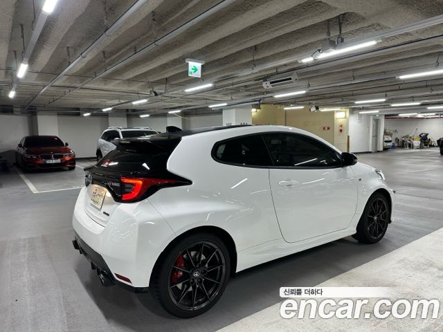 Toyota Yaris 2022 — фото 4