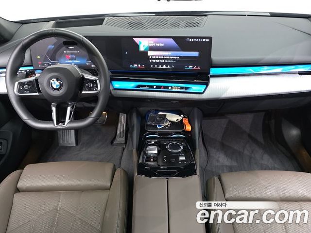 BMW 5 Series 2025 — фото 10