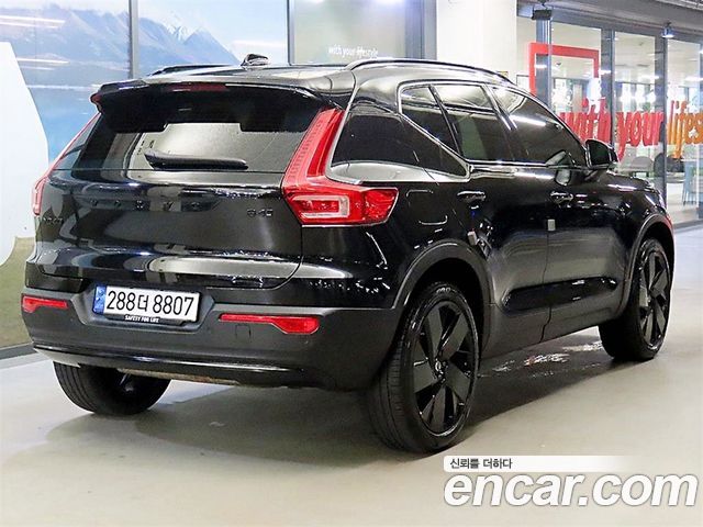 Volvo XC40 2025 — фото 4
