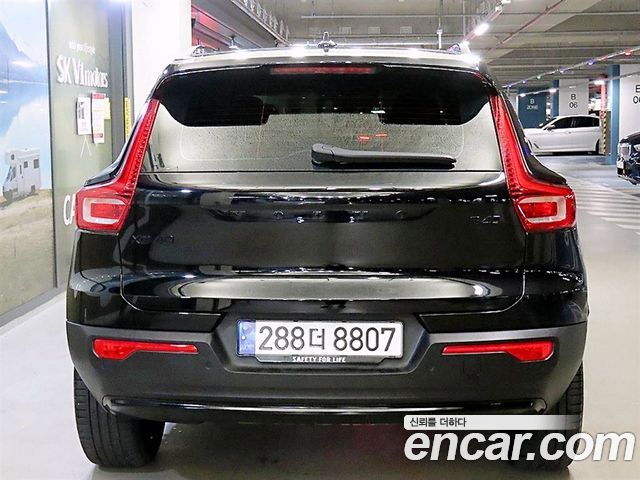 Volvo XC40 2025 — фото 5
