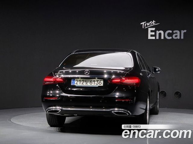 Mercedes-Benz E-Class 2023 — фото 4