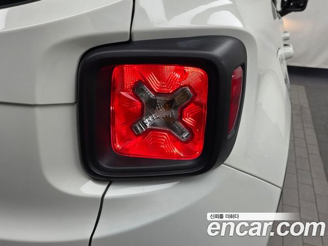 Jeep Renegade 2022 — фото 9