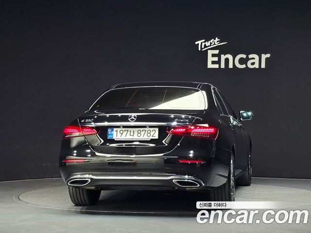 Mercedes-Benz E-Class 2022 — фото 4