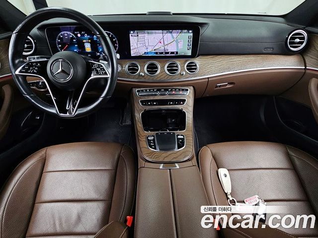 Mercedes-Benz E-Class 2022 — фото 10
