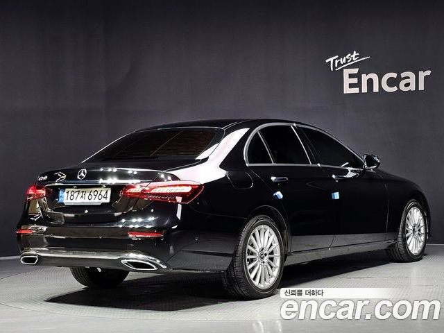 Mercedes-Benz E-Class 2022 — фото 2