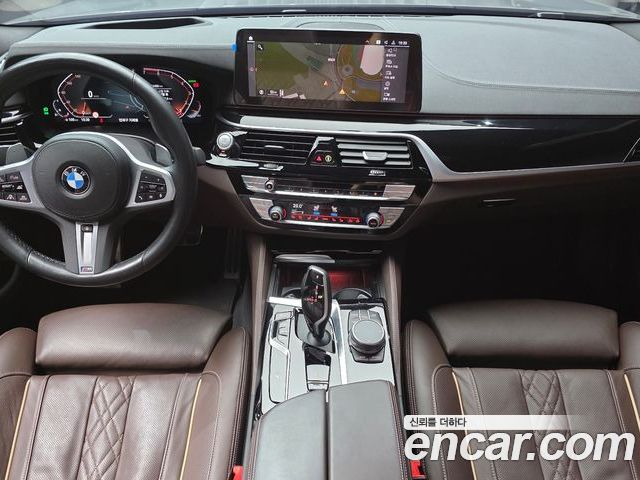 BMW 5 Series 2022 — фото 10