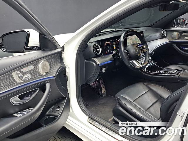 Mercedes-Benz E-Class 2022 — фото 10