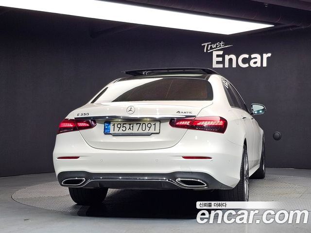 Mercedes-Benz E-Class 2022 — фото 4