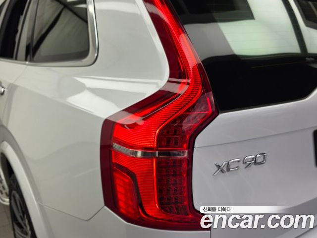 Volvo XC90 2022 — фото 9