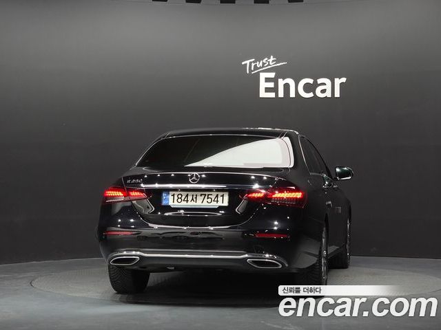 Mercedes-Benz E-Class 2023 — фото 4
