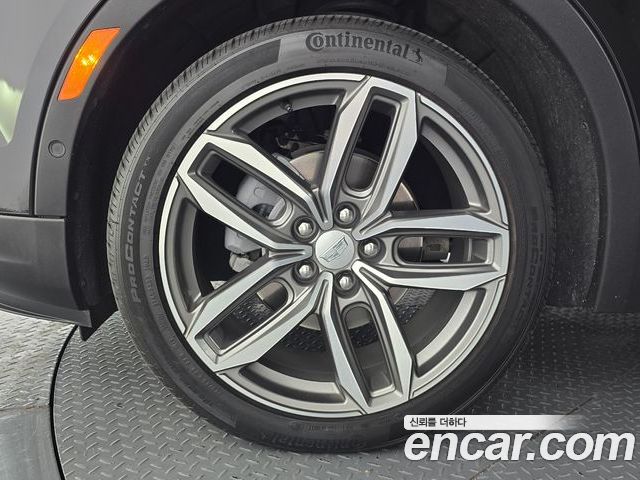 Cadillac XT4 2023 — фото 5