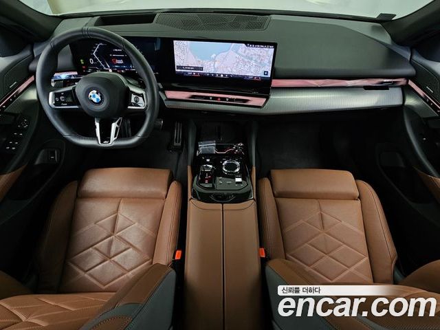 BMW 5 Series 2025 — фото 10