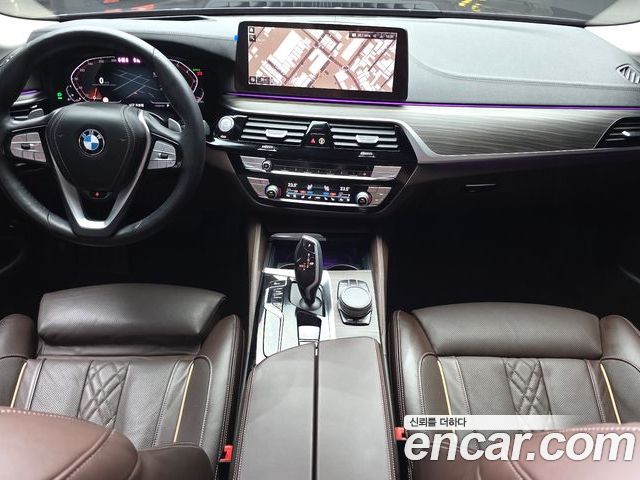 BMW 5 Series 2022 — фото 10