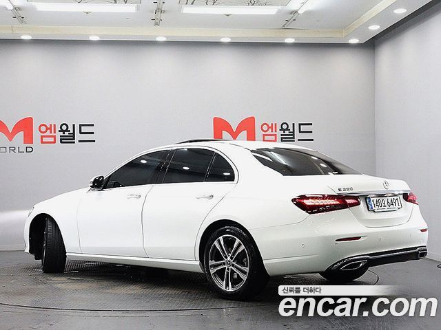 Mercedes-Benz E-Class 2023 — фото 4