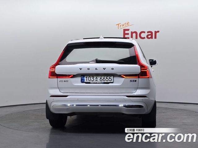 Volvo XC60 2022 — фото 4