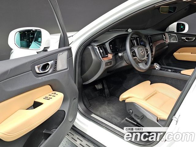 Volvo XC60 2023 — фото 10