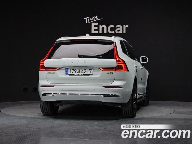 Volvo XC60 2023 — фото 4