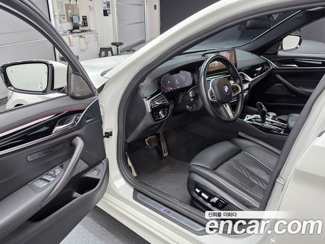 BMW 5 Series 2022 — фото 10