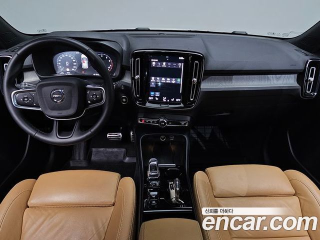 Volvo XC40 2022 — фото 10