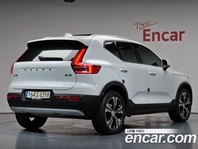 Volvo XC40 2022 — фото 2