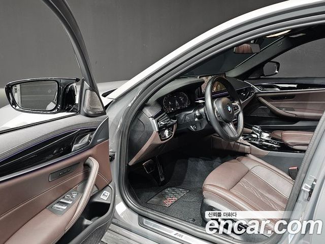 BMW 5 Series 2022 — фото 10