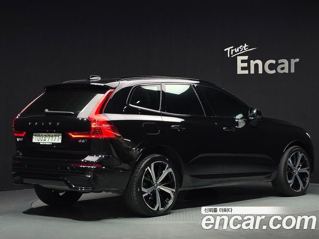 Volvo XC60 2022 — фото 2