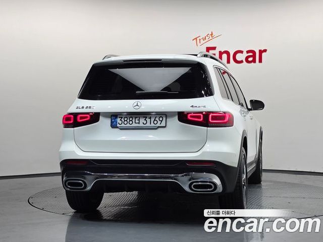 Mercedes-Benz GLB 2023 — фото 4