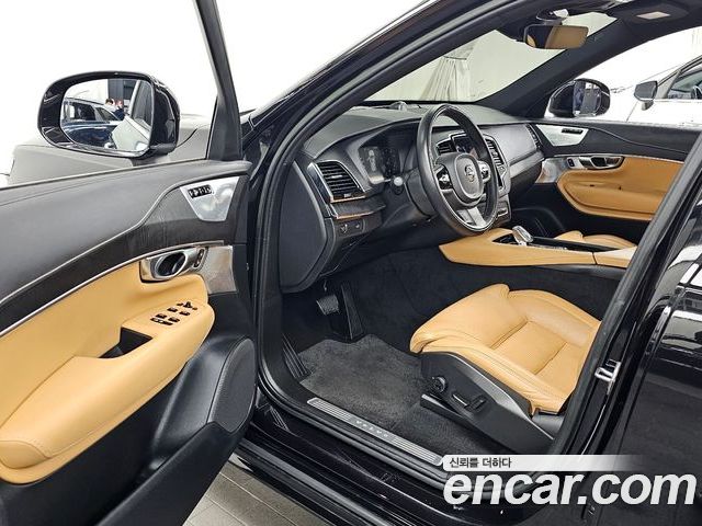 Volvo XC90 2022 — фото 10