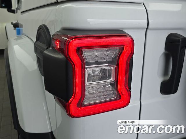 Jeep Wrangler 2023 — фото 9