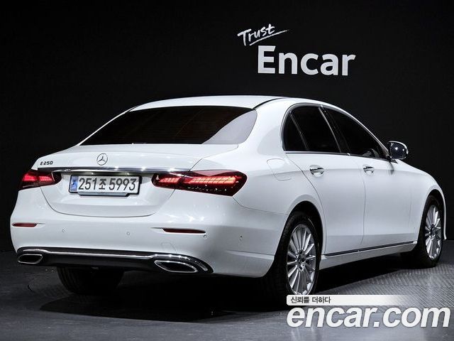 Mercedes-Benz E-Class 2023 — фото 2