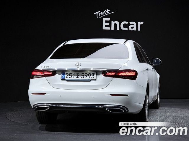 Mercedes-Benz E-Class 2023 — фото 4